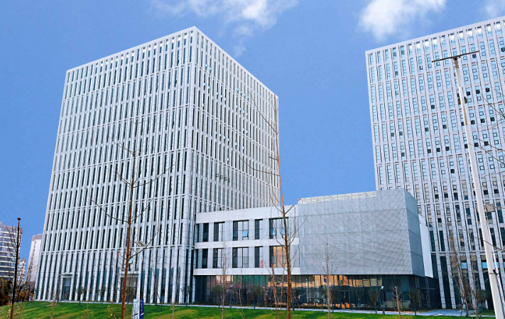 保定塑料模具加工中常见精度误差与控制方法解析
